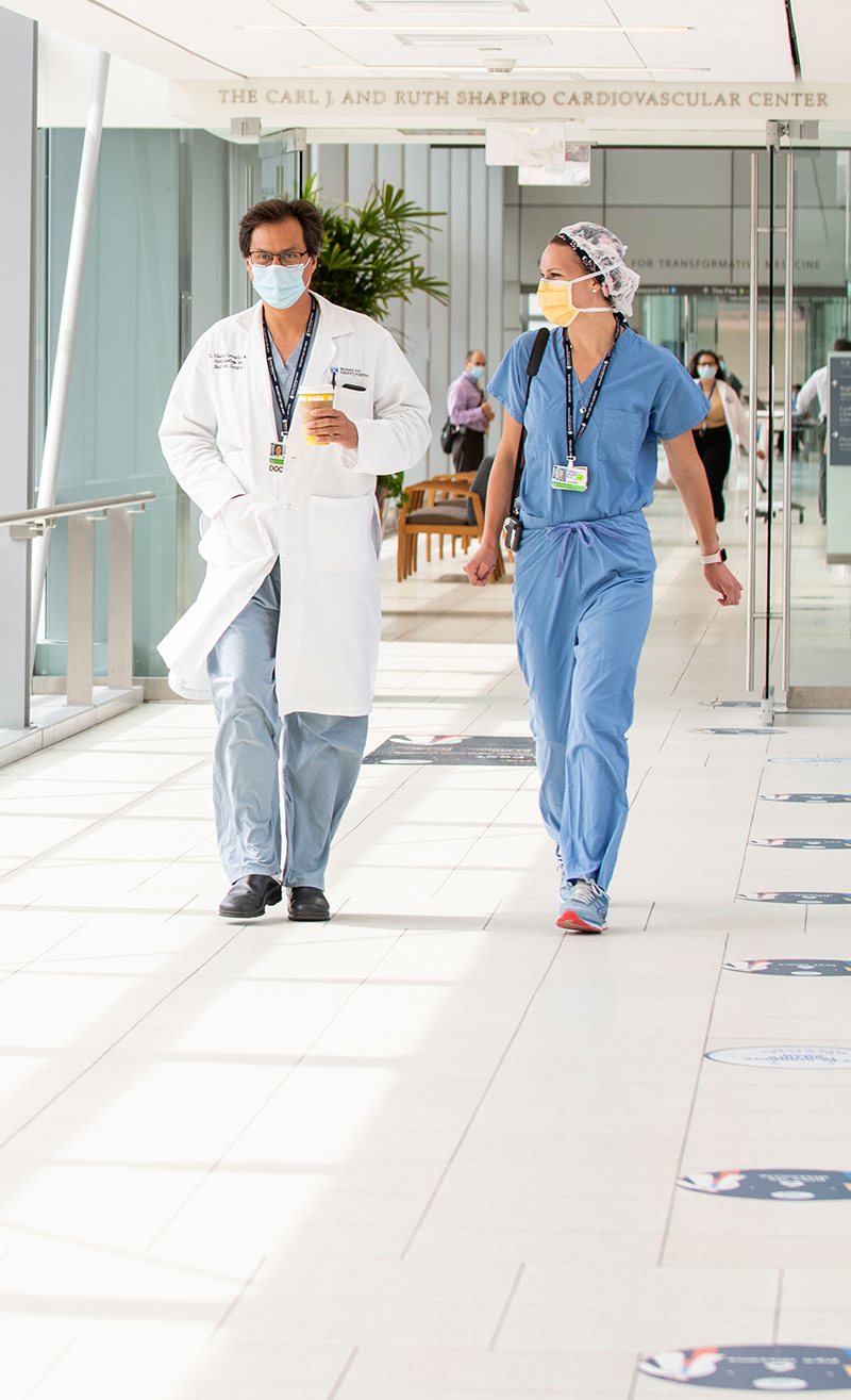 How many doctors work at MGH?