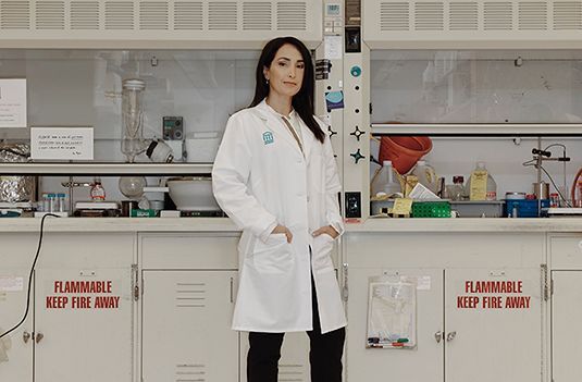 Natalie Artzi in lab