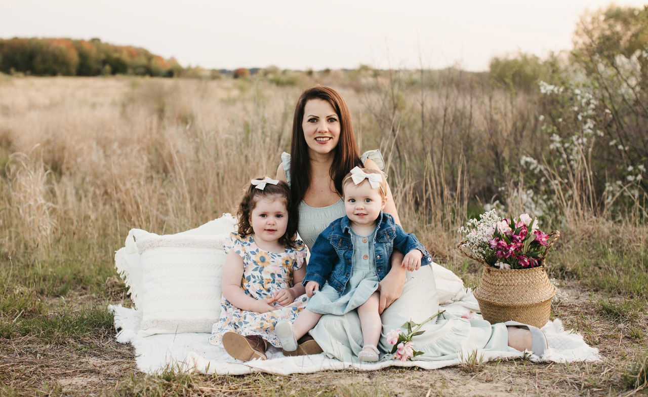 Elisabeth and her daughters in a field.