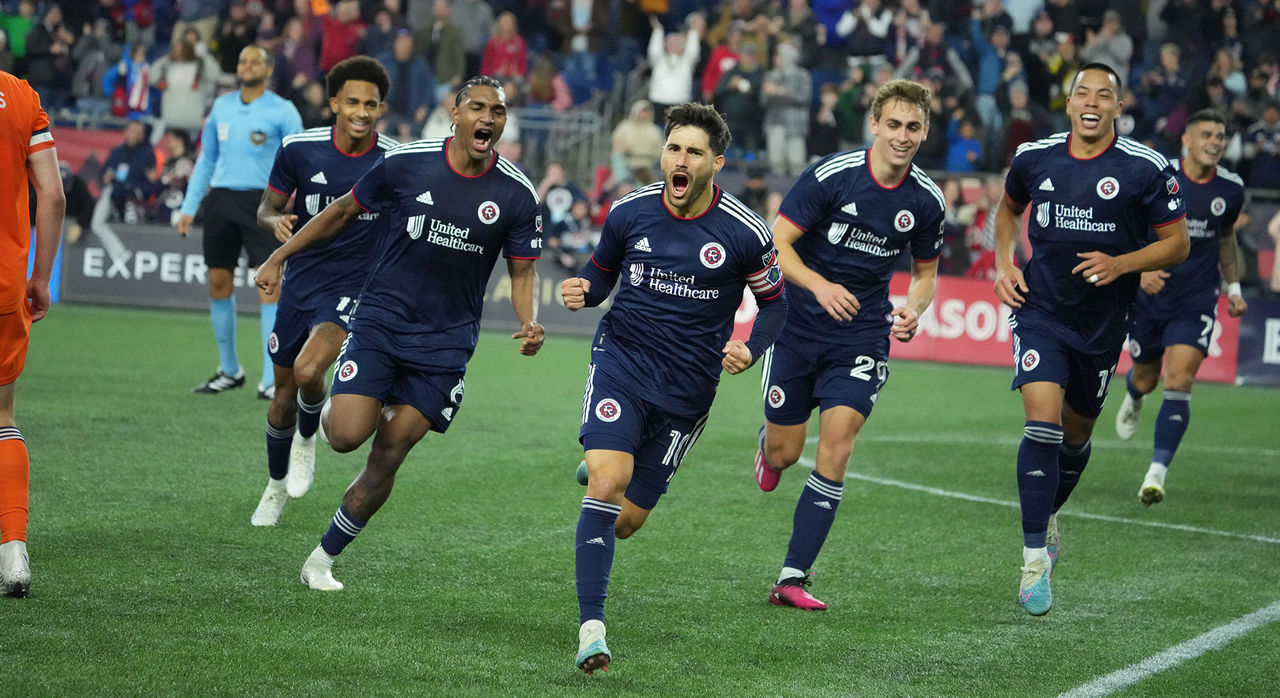 Members of the New England Revolution running on field