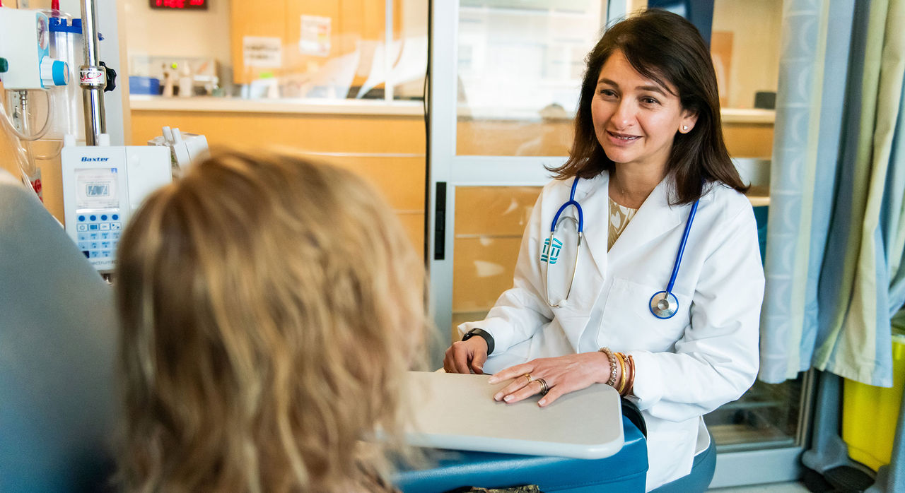 Dr. Raje talks with a patient about multiple myeloma.