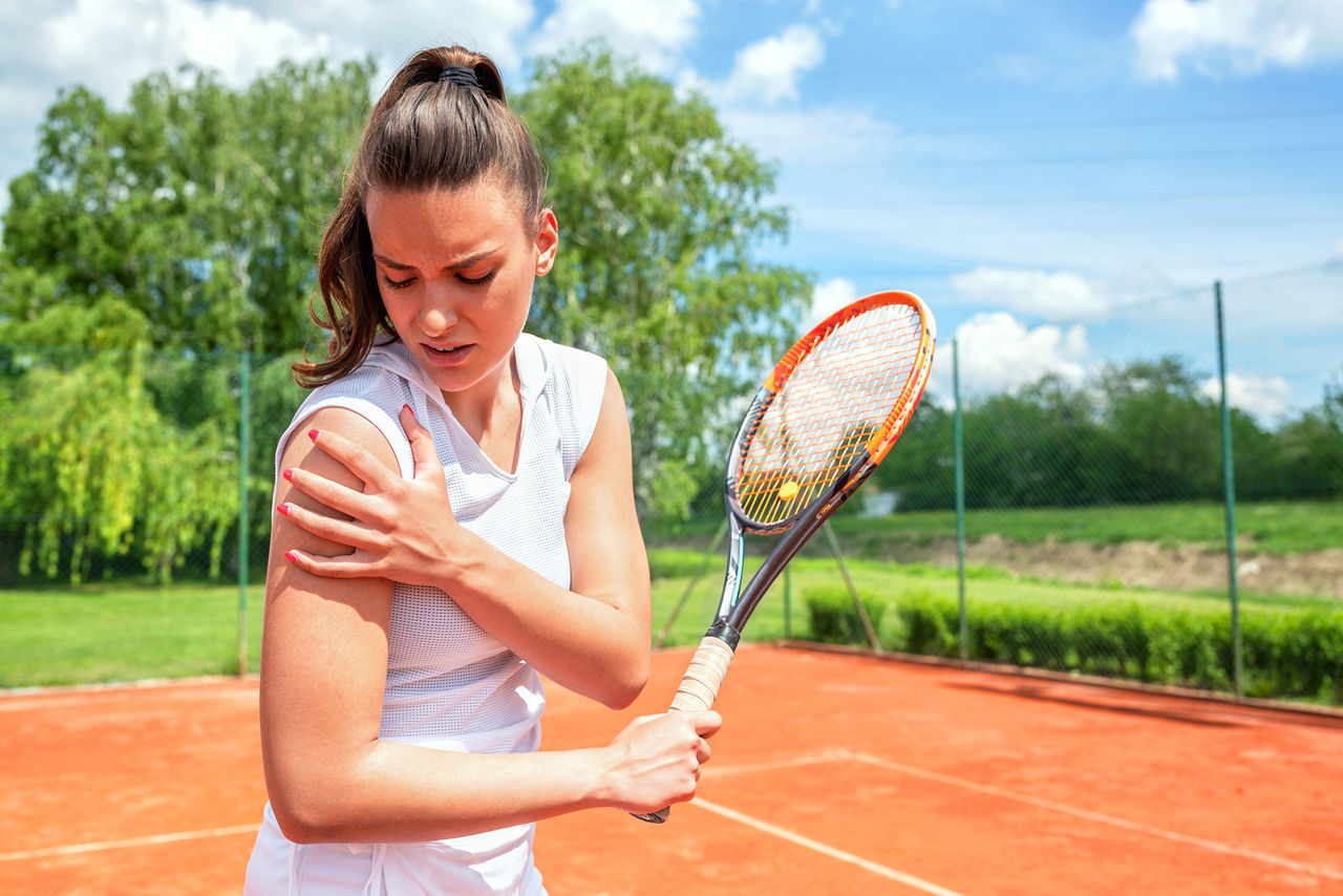 tennis player with injury