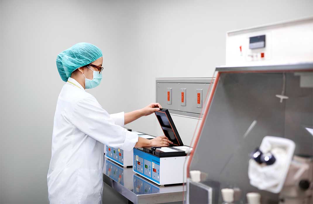 Embryologist freezing eggs using vitrification technique.
