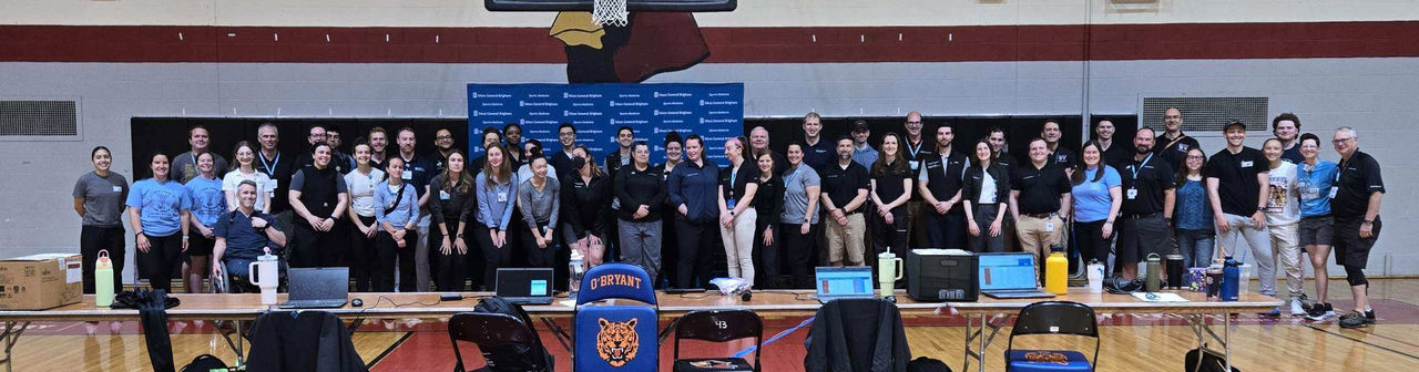 A large group of health care volunteers