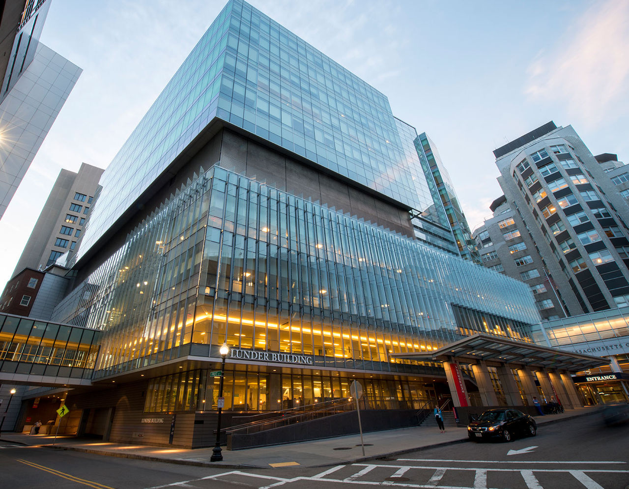 Mass General main extrance exterior