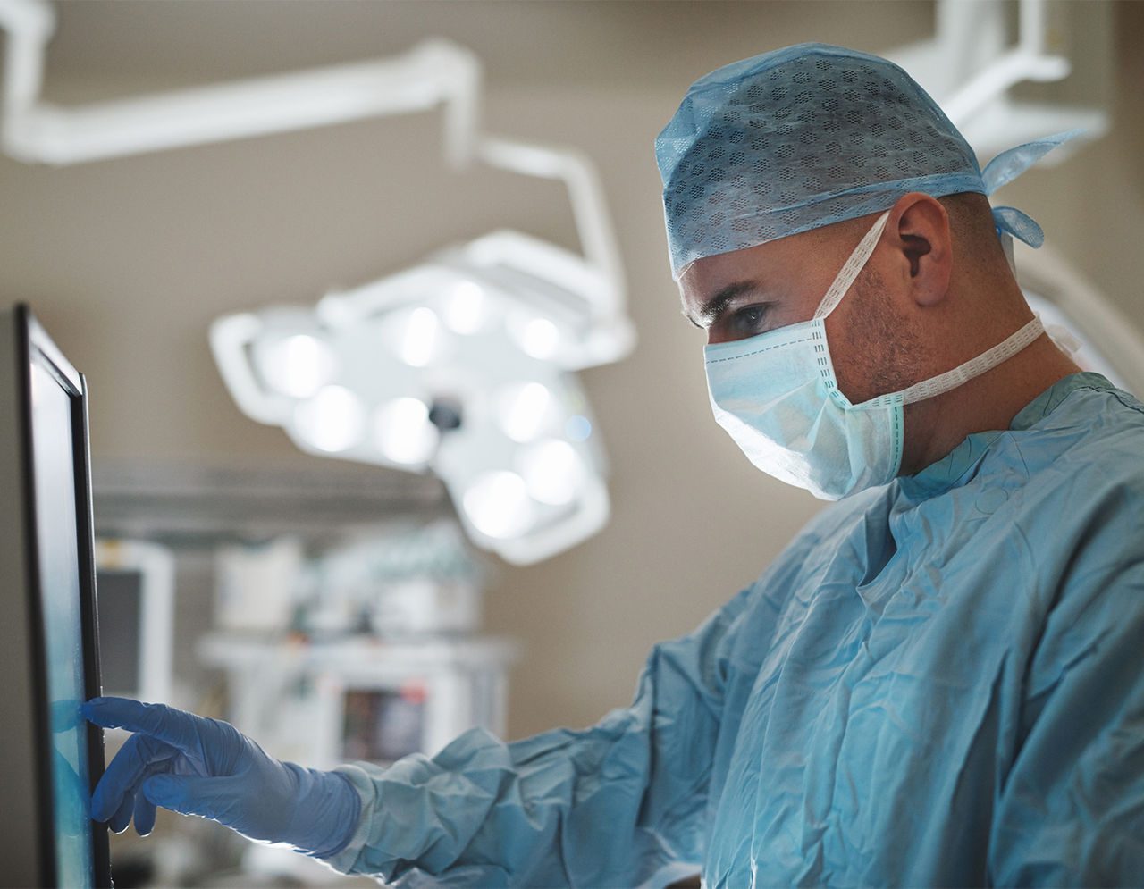 OR surgeon looking at monitor