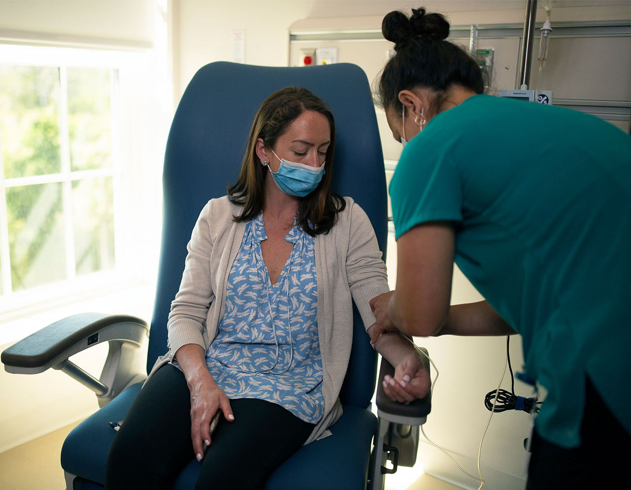 Female patient receiving infusion treatment 