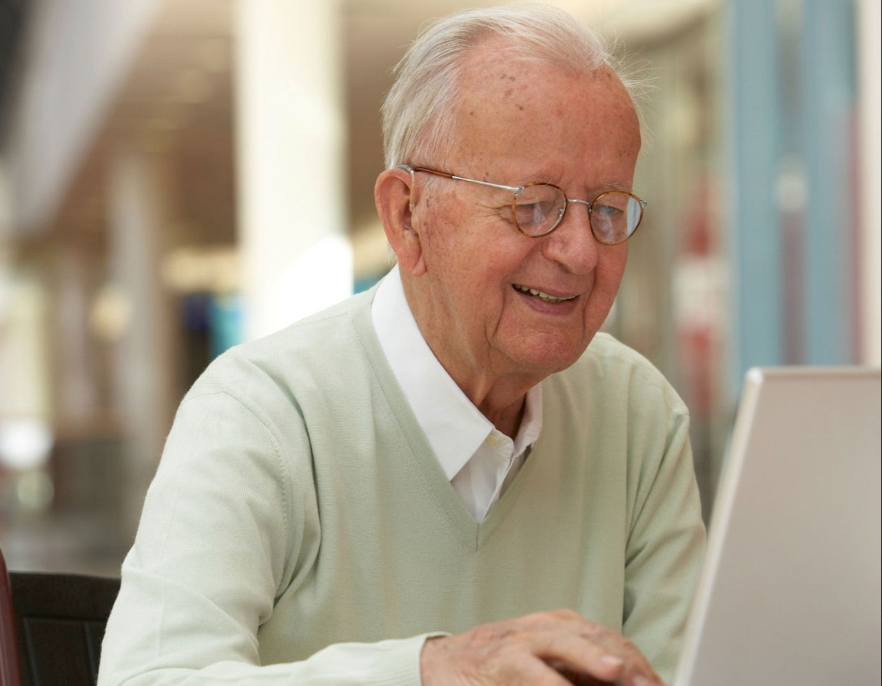A patient using his computer to have a virtual visit 