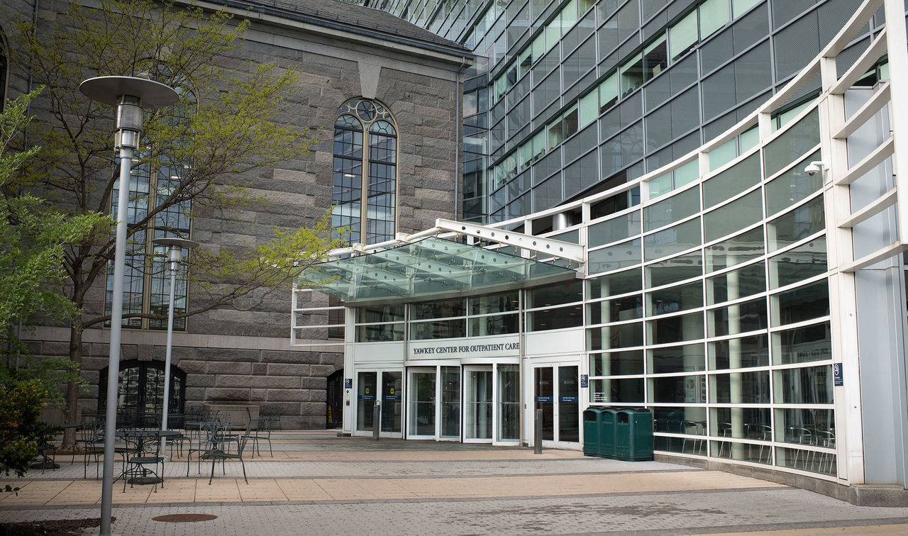 Mass General Yawkey Outpatient main entrance