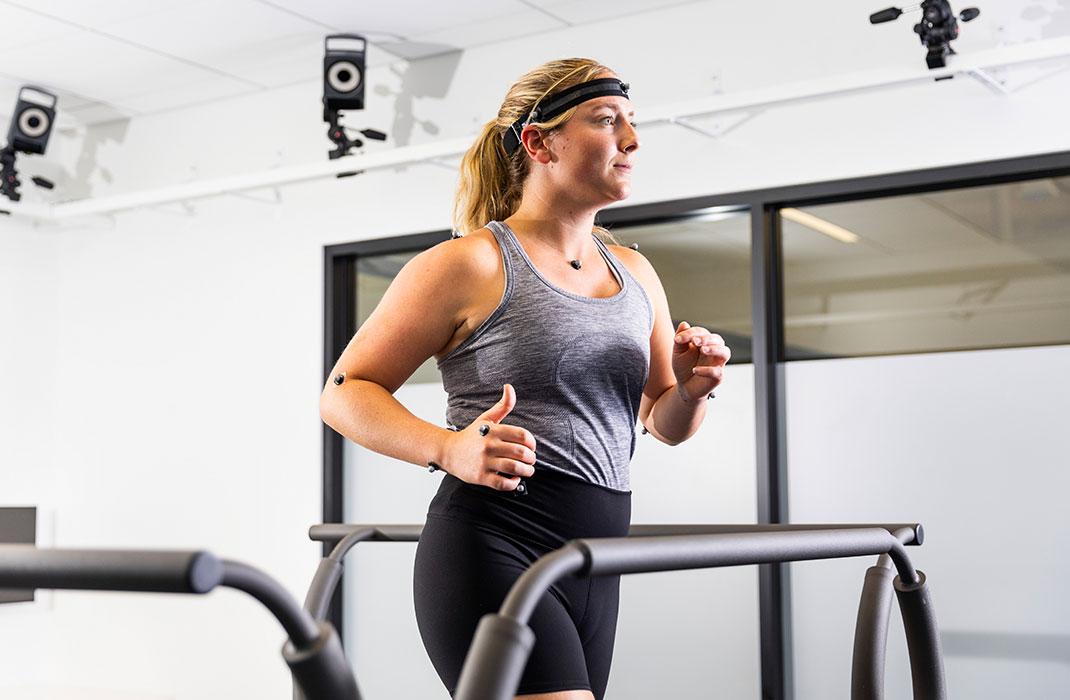 womon running in training lab