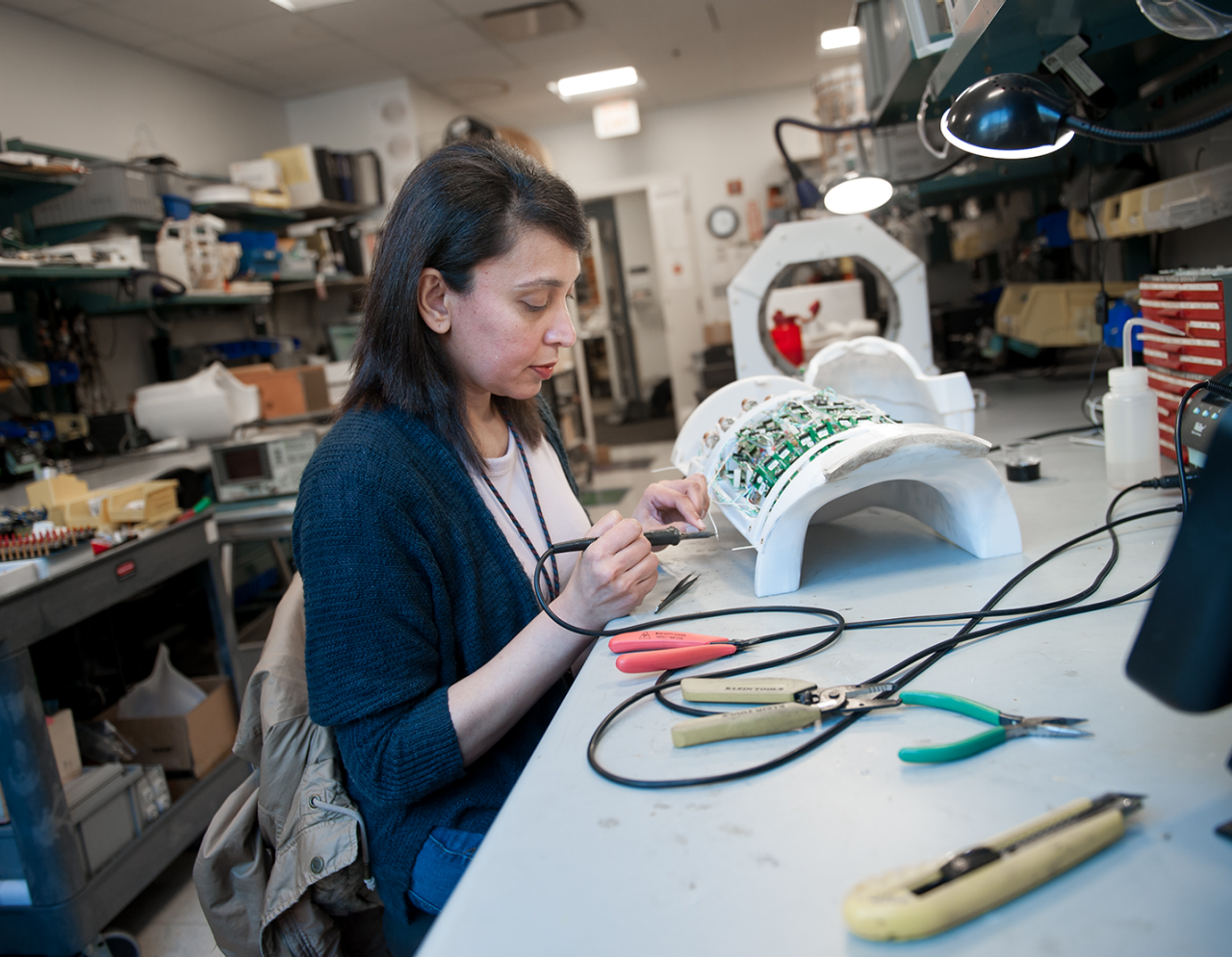  female researcher working in lab setting