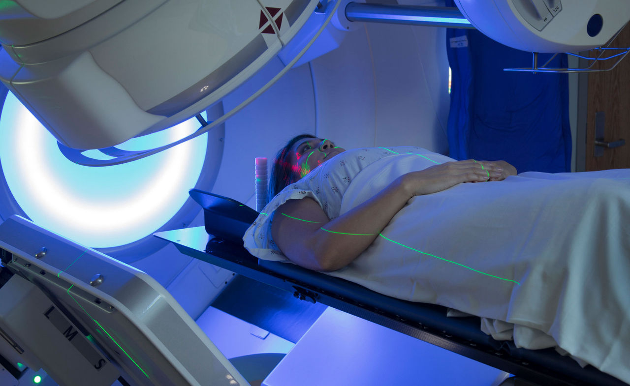Paciente recibiendo una resonancia magnética